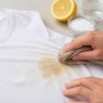 Comment enlever les taches de graisse efficacement sur les textiles et les surfaces