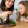 Huile essentielle à partir de quel âge : les précautions à connaître pour chaque âge